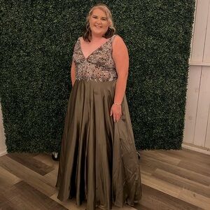 Elegant Embroidered Plus Size Prom Dress
